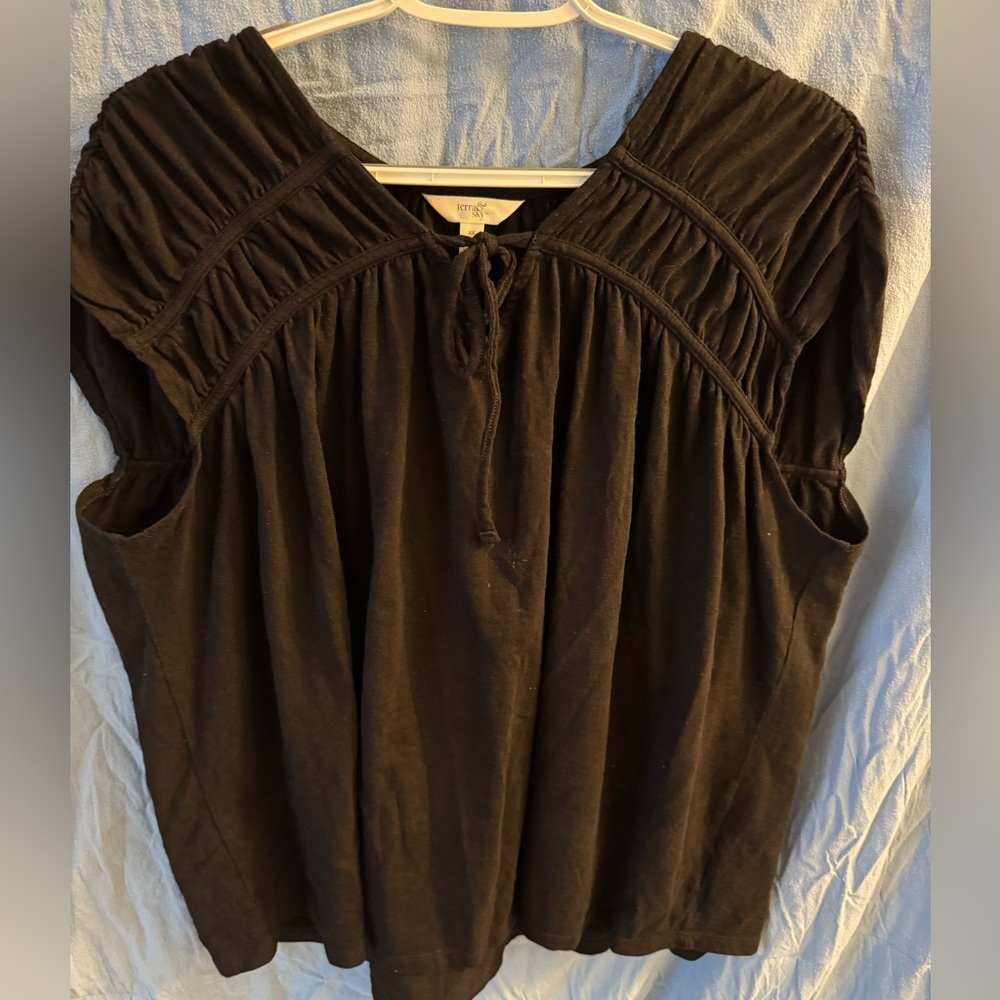 Terra & Sky Black Ruched Tie-Front Short Sleeve Top